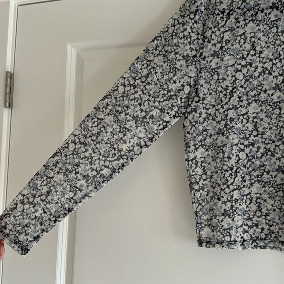 Abercrombie and Fitch sheer mesh layering top blue floral size extra large - Picture 3 of 7
